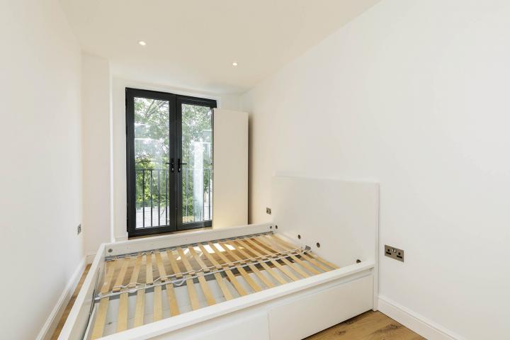 			3 Bedroom, 3 bath, 1 reception Apartment			 Dignam Close , Cricklewood